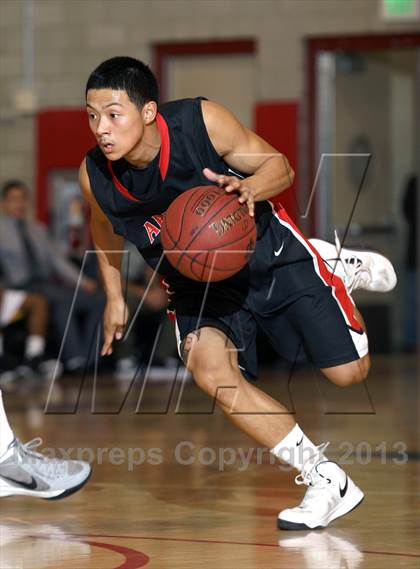 Thumbnail 3 in Santa Fe vs. Artesia (Whittier Holiday Invitational) photogallery.