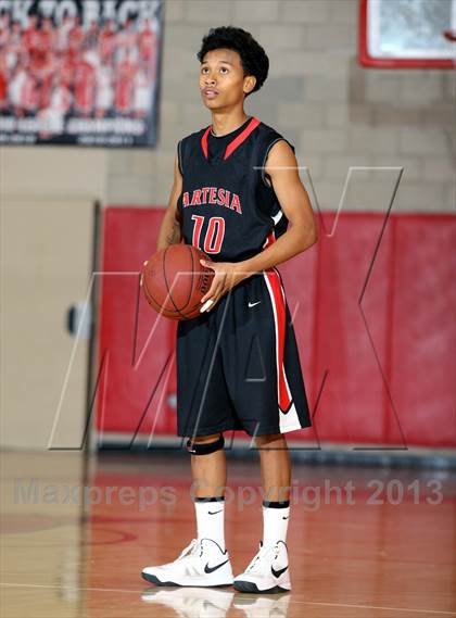 Thumbnail 2 in Santa Fe vs. Artesia (Whittier Holiday Invitational) photogallery.