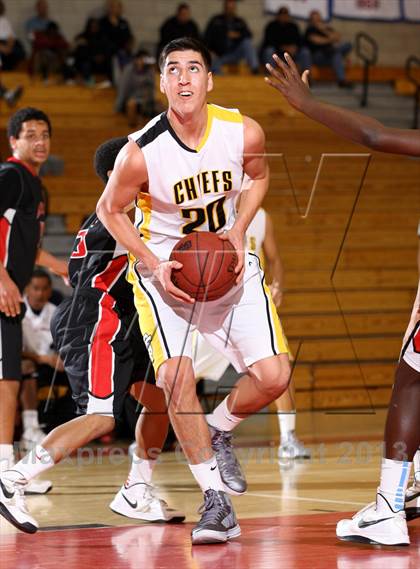 Thumbnail 1 in Santa Fe vs. Artesia (Whittier Holiday Invitational) photogallery.