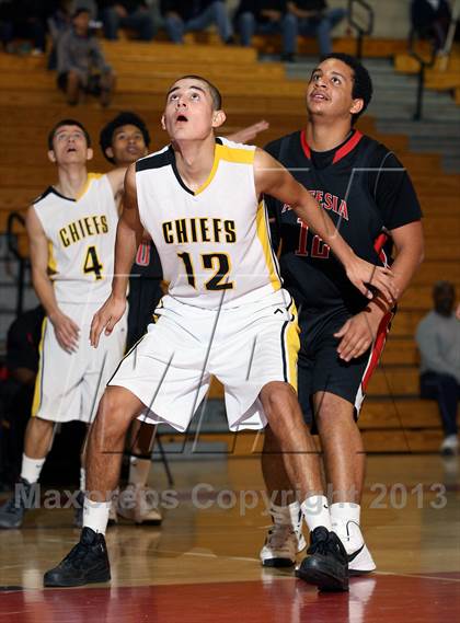 Thumbnail 2 in Santa Fe vs. Artesia (Whittier Holiday Invitational) photogallery.