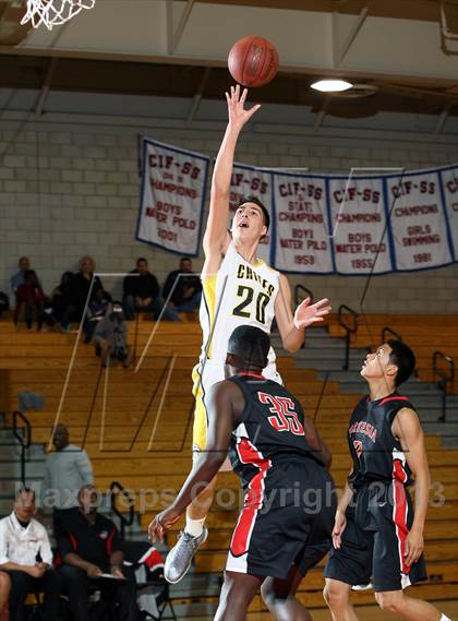 Thumbnail 3 in Santa Fe vs. Artesia (Whittier Holiday Invitational) photogallery.