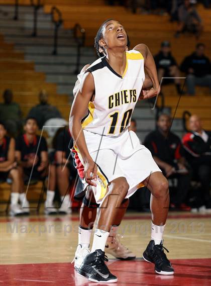 Thumbnail 3 in Santa Fe vs. Artesia (Whittier Holiday Invitational) photogallery.