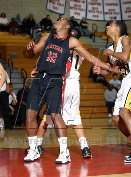 Thumbnail 3 in Santa Fe vs. Artesia (Whittier Holiday Invitational) photogallery.