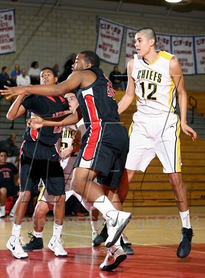 Thumbnail 2 in Santa Fe vs. Artesia (Whittier Holiday Invitational) photogallery.