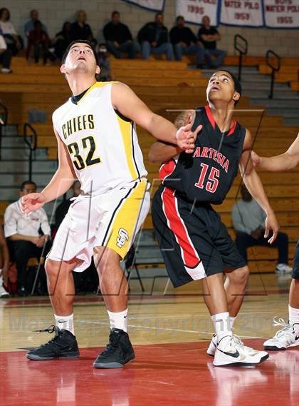 Thumbnail 1 in Santa Fe vs. Artesia (Whittier Holiday Invitational) photogallery.