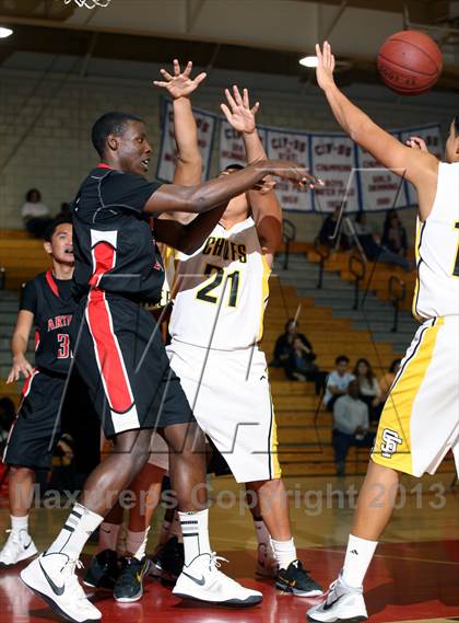 Thumbnail 1 in Santa Fe vs. Artesia (Whittier Holiday Invitational) photogallery.