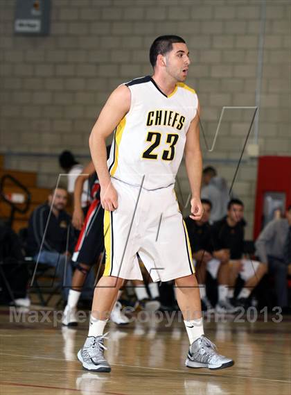 Thumbnail 3 in Santa Fe vs. Artesia (Whittier Holiday Invitational) photogallery.