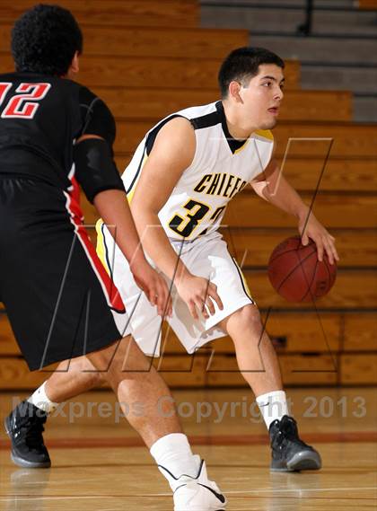 Thumbnail 3 in Santa Fe vs. Artesia (Whittier Holiday Invitational) photogallery.
