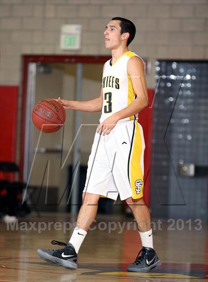 Thumbnail 2 in Santa Fe vs. Artesia (Whittier Holiday Invitational) photogallery.