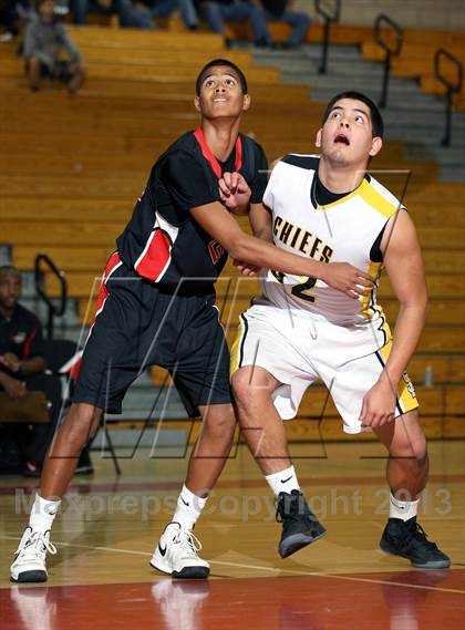 Thumbnail 2 in Santa Fe vs. Artesia (Whittier Holiday Invitational) photogallery.