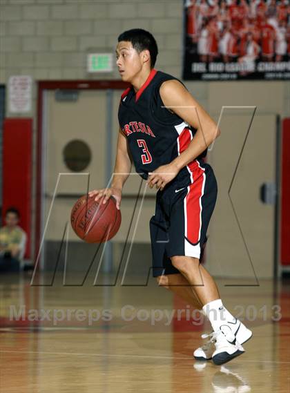 Thumbnail 2 in Santa Fe vs. Artesia (Whittier Holiday Invitational) photogallery.
