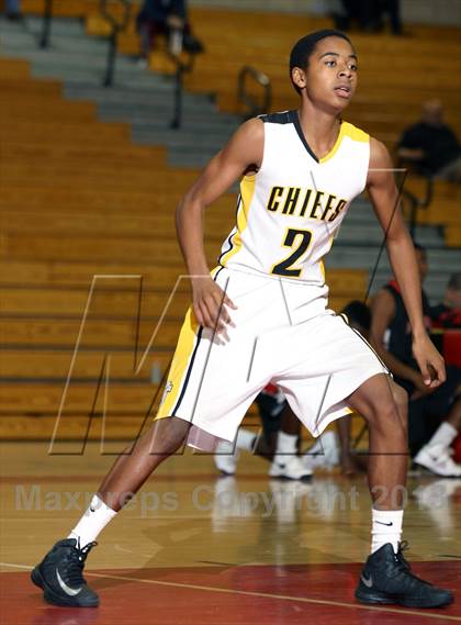 Thumbnail 3 in Santa Fe vs. Artesia (Whittier Holiday Invitational) photogallery.