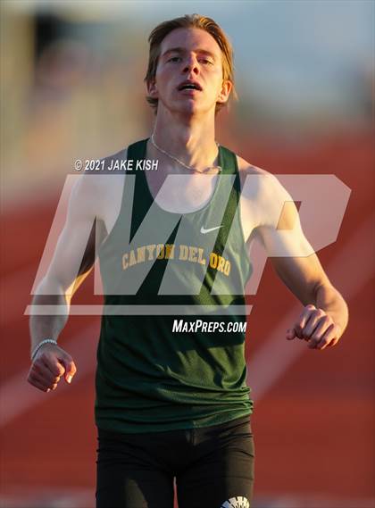 Thumbnail 3 in Nighthawk Invitational Day 1 Prelims photogallery.