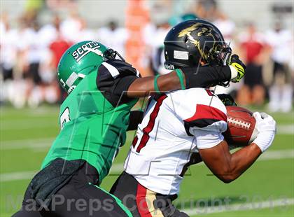 Thumbnail 2 in Oaks Christian vs. Upland (Honor Bowl) photogallery.