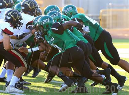 Thumbnail 2 in Oaks Christian vs. Upland (Honor Bowl) photogallery.