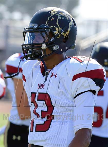 Thumbnail 2 in Oaks Christian vs. Upland (Honor Bowl) photogallery.