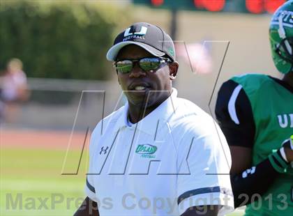 Thumbnail 1 in Oaks Christian vs. Upland (Honor Bowl) photogallery.