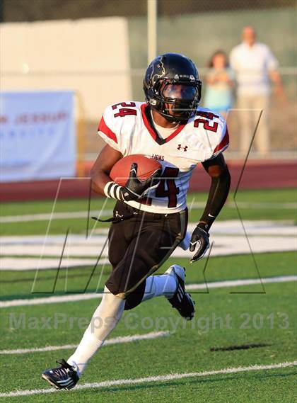 Thumbnail 2 in Oaks Christian vs. Upland (Honor Bowl) photogallery.