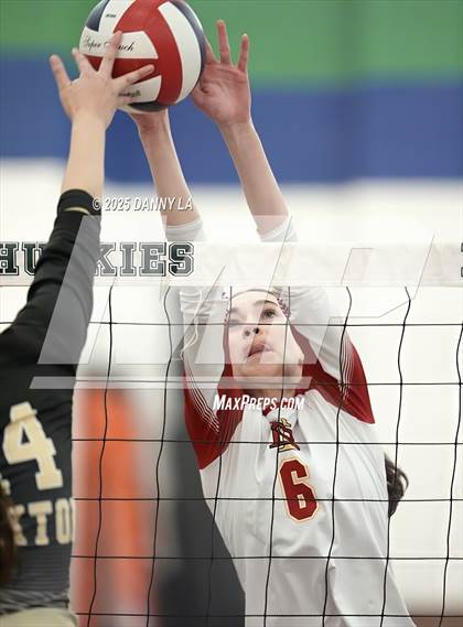 Thumbnail 3 in Oakton vs. Bishop Ireton photogallery.