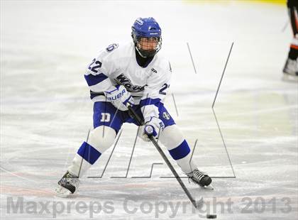 Thumbnail 2 in Darien vs. Ridgefield (FCIAC Semifinal) photogallery.