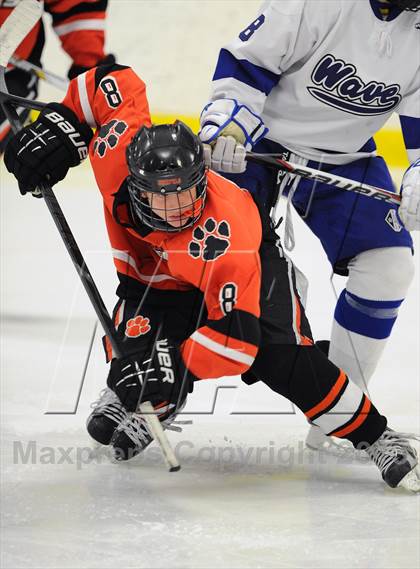 Thumbnail 1 in Darien vs. Ridgefield (FCIAC Semifinal) photogallery.