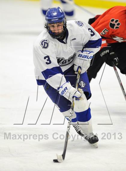 Thumbnail 3 in Darien vs. Ridgefield (FCIAC Semifinal) photogallery.