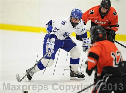 Thumbnail 3 in Darien vs. Ridgefield (FCIAC Semifinal) photogallery.