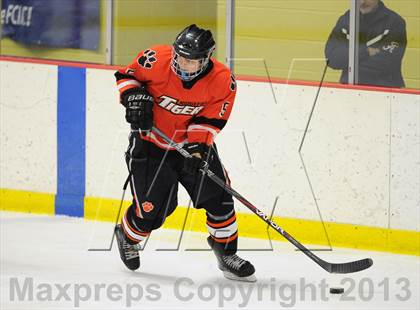 Thumbnail 2 in Darien vs. Ridgefield (FCIAC Semifinal) photogallery.