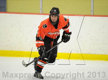 Thumbnail 3 in Darien vs. Ridgefield (FCIAC Semifinal) photogallery.