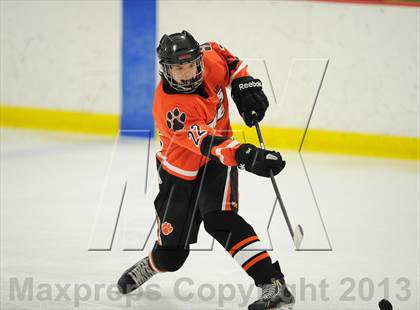 Thumbnail 3 in Darien vs. Ridgefield (FCIAC Semifinal) photogallery.