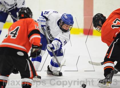 Thumbnail 2 in Darien vs. Ridgefield (FCIAC Semifinal) photogallery.