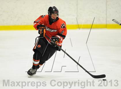 Thumbnail 1 in Darien vs. Ridgefield (FCIAC Semifinal) photogallery.