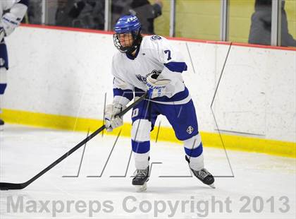 Thumbnail 2 in Darien vs. Ridgefield (FCIAC Semifinal) photogallery.