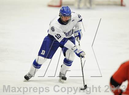 Thumbnail 2 in Darien vs. Ridgefield (FCIAC Semifinal) photogallery.