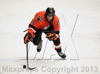Thumbnail 3 in Darien vs. Ridgefield (FCIAC Semifinal) photogallery.