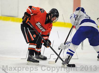 Thumbnail 1 in Darien vs. Ridgefield (FCIAC Semifinal) photogallery.