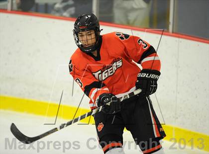 Thumbnail 2 in Darien vs. Ridgefield (FCIAC Semifinal) photogallery.