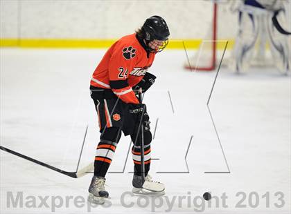Thumbnail 3 in Darien vs. Ridgefield (FCIAC Semifinal) photogallery.