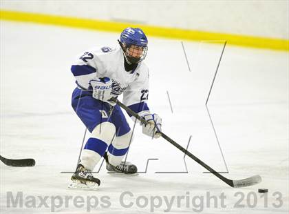 Thumbnail 3 in Darien vs. Ridgefield (FCIAC Semifinal) photogallery.