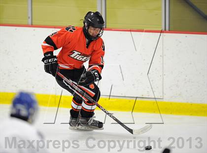 Thumbnail 2 in Darien vs. Ridgefield (FCIAC Semifinal) photogallery.