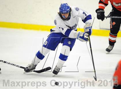 Thumbnail 2 in Darien vs. Ridgefield (FCIAC Semifinal) photogallery.