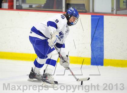 Thumbnail 3 in Darien vs. Ridgefield (FCIAC Semifinal) photogallery.