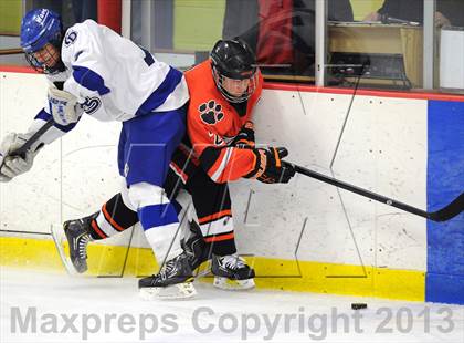 Thumbnail 3 in Darien vs. Ridgefield (FCIAC Semifinal) photogallery.
