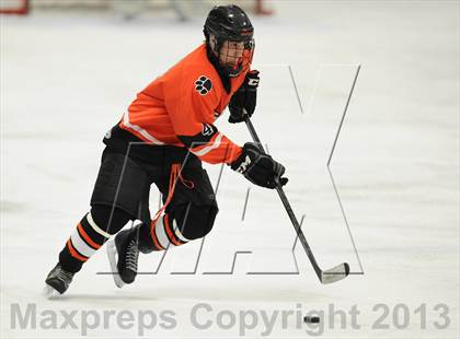 Thumbnail 1 in Darien vs. Ridgefield (FCIAC Semifinal) photogallery.