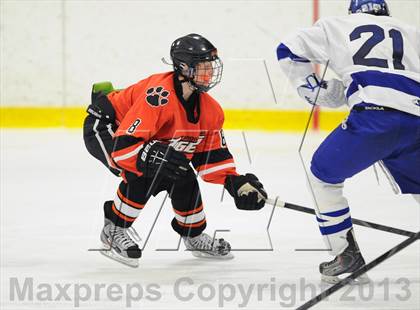 Thumbnail 1 in Darien vs. Ridgefield (FCIAC Semifinal) photogallery.