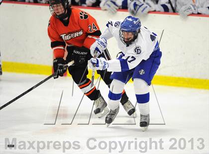 Thumbnail 1 in Darien vs. Ridgefield (FCIAC Semifinal) photogallery.