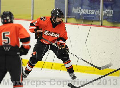 Thumbnail 2 in Darien vs. Ridgefield (FCIAC Semifinal) photogallery.