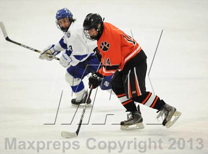 Thumbnail 1 in Darien vs. Ridgefield (FCIAC Semifinal) photogallery.