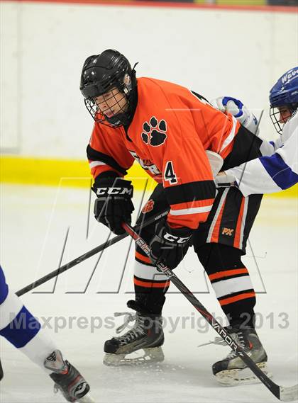 Thumbnail 3 in Darien vs. Ridgefield (FCIAC Semifinal) photogallery.