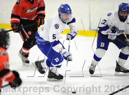 Thumbnail 1 in Darien vs. Ridgefield (FCIAC Semifinal) photogallery.